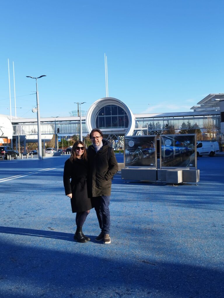 Barbara Rusconi e io davanti al Sceince Gateway